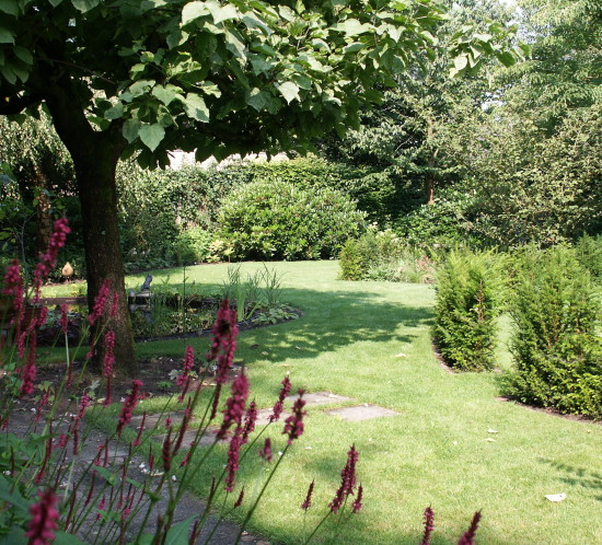 de Buitenkamer tuinontwerp, Grave, tuin met organische vormen Schaijk 4